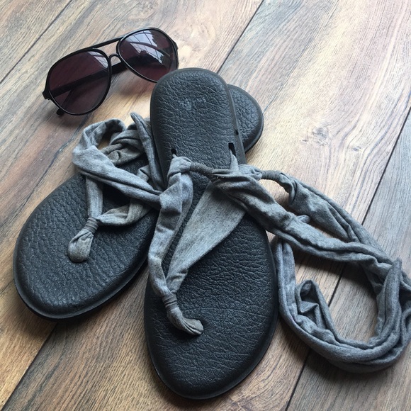 sanuk tie up sandals